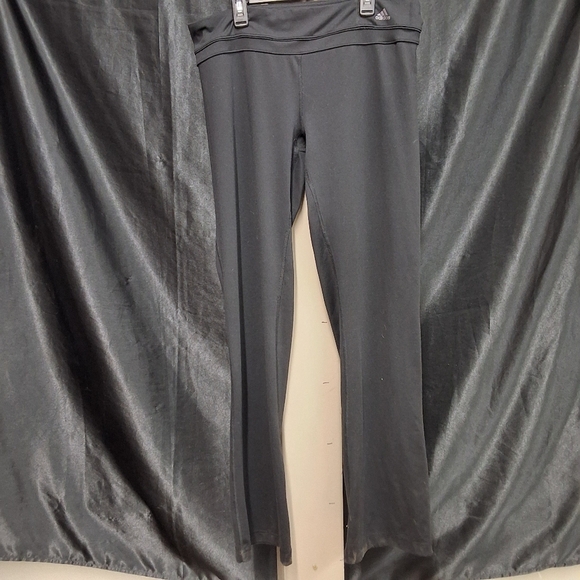 adidas Originals Pants - Black Leggings with Elastic Waistband and Form-Fitting Design